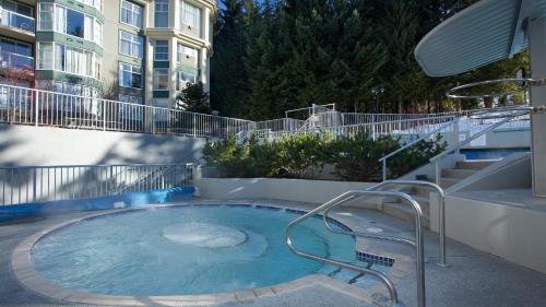 Upper Village House | Woodrun Lodge 416 | Family Ski-In Ski-Out Condo, Hot Tub, Heated Pool, Parking & Laundry