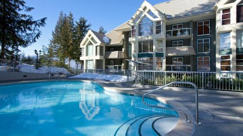 Upper Village House | Woodrun Lodge 416 | Family Ski-In Ski-Out Condo, Hot Tub, Heated Pool, Parking & Laundry