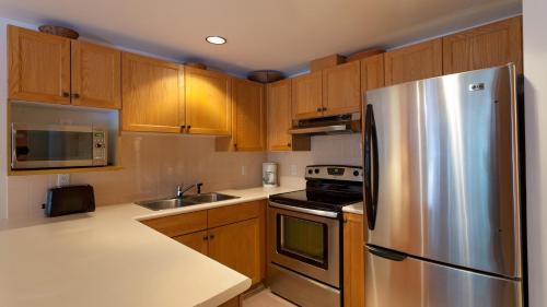 Upper Village House | Woodrun Lodge 416 | Family Ski-In Ski-Out Condo, Hot Tub, Heated Pool, Parking & Laundry