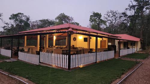 Timbholi House | Woods Creek