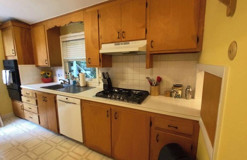 Woods Hole House | Woods Hole Beach Hideaway - Private Beach Access