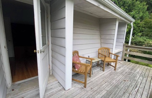 Woods Hole House | Woods Hole Beach Hideaway - Private Beach Access
