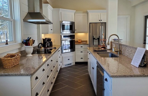Laurens House | Woods Hollow - Upscale renovated home, minutes to All-Star Village
