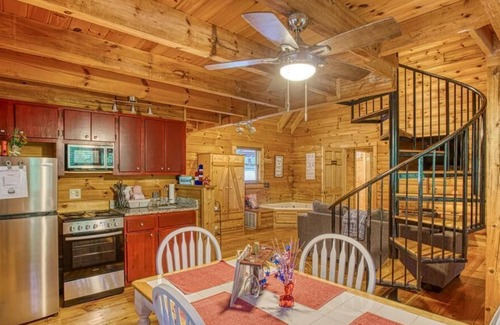 Warm Springs Cabin | Woodscape Cabins "Wolf" - End Cabin of Triplex