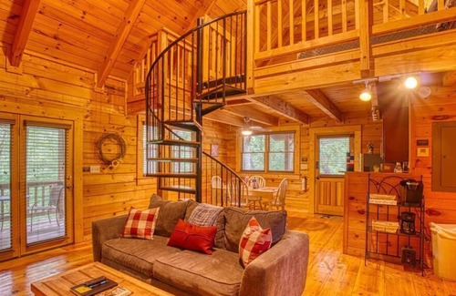 Warm Springs Cabin | Woodscape Cabins "Wolf" - End Cabin of Triplex
