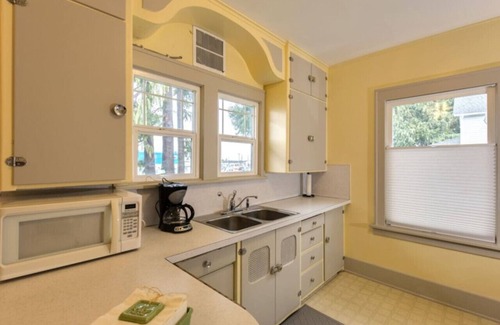 Port Angeles House | Woodside Cottage - In the heart of Port Angeles