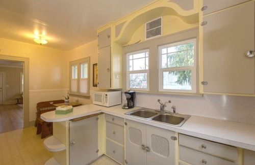 Port Angeles House | Woodside Cottage - In the heart of Port Angeles