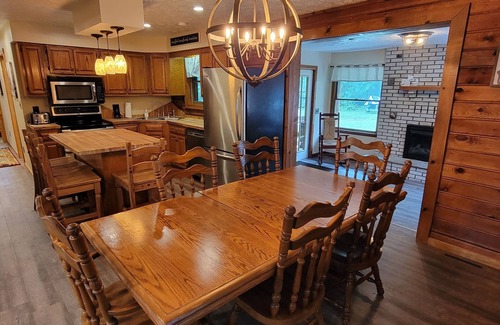 Farmington Cabin | Woodside Escape | 5BR, 3BA, Hot Tub, Large yard