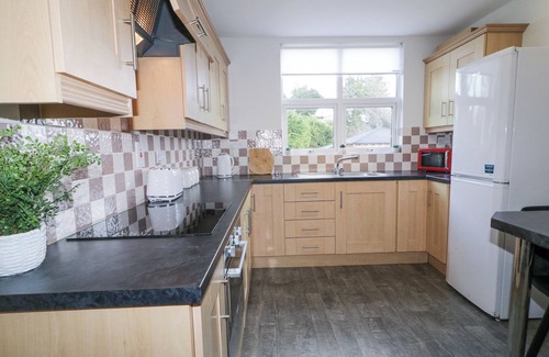 Coleraine Cottage | WOODSIDE GUEST HOUSE, family friendly, with hot tub in Castlerock