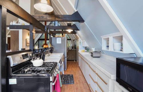 McKinney Estates House | Woodside Hideout - Hop Away from Activities