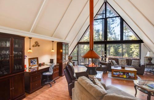McKinney Estates House | Woodside Hideout - Hop Away from Activities