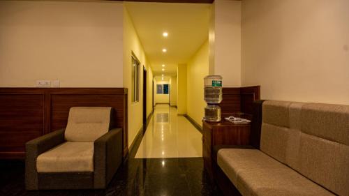 Thekkady Hotel | Woodside residency