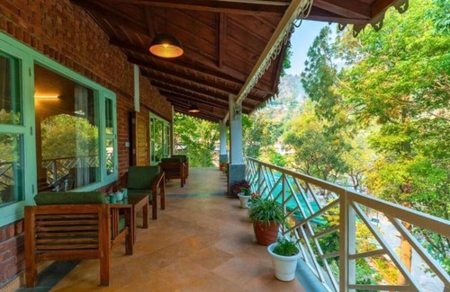 Bhimtal Villa | Woodsmoke,Bhimtal – Lake-View 9 BHK Villa for Memorable Group Stays