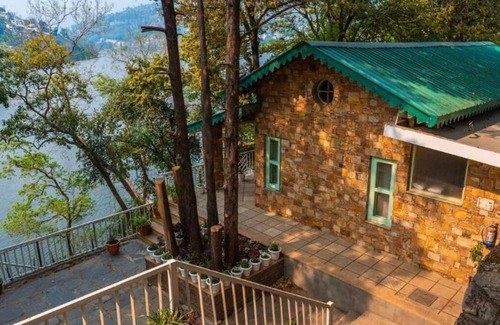 Bhimtal Villa | Woodsmoke,Bhimtal – Lake-View 9 BHK Villa for Memorable Group Stays