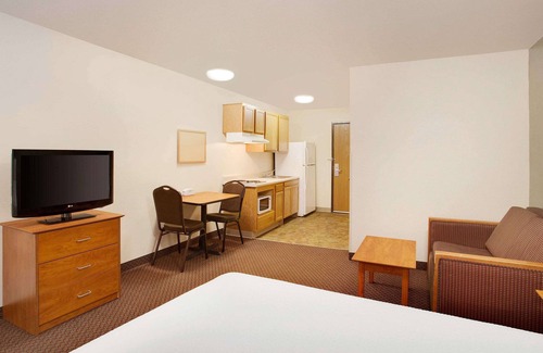 Greenbrier West Hotel | WoodSpring Suites Chesapeake - Norfolk South