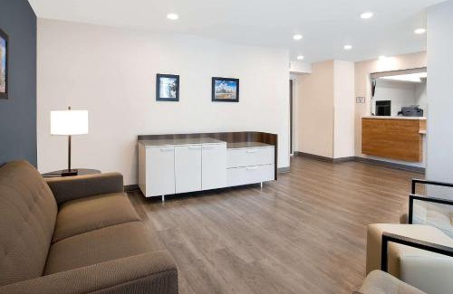 Daytona Beach Hotel | WoodSpring Suites Daytona Beach Int'l Speedway