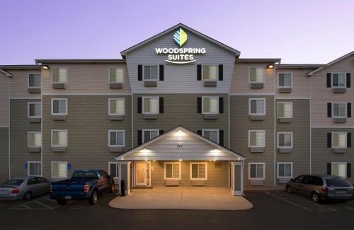 Southwest Topeka Hotel | WoodSpring Suites Topeka