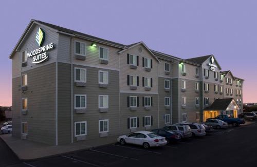 Southwest Topeka Hotel | WoodSpring Suites Topeka
