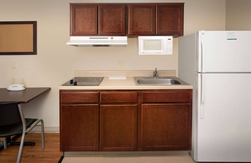 Southwest Topeka Hotel | WoodSpring Suites Topeka