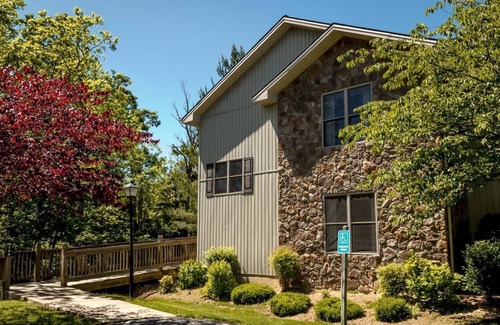 McGaheysville Condo | Woodstone at Massanutten 2br suite, Sunday check-in