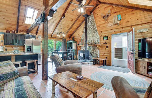Beaver Cove Cabin | Woodsy Beaver Cove Cabin w/Deck & Fire Pit!