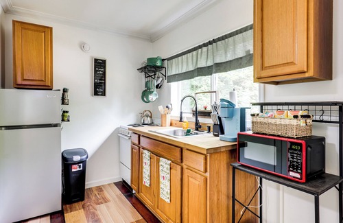 Pelkie Apartment | Woodsy & Charming! Tiny Haven w/Yard in Pelkie