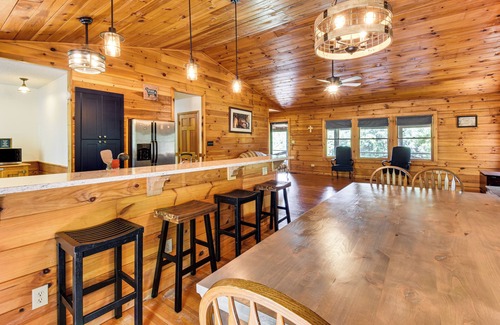 Toccoa Cottage | Woodsy Hideaway: 8 Mi to Henderson Falls Park!