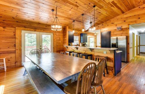 Toccoa House | Woodsy Hideaway 8 Mi to Henderson Falls Park!