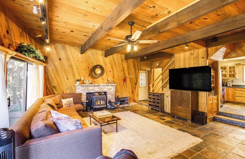 Lake Almanor Country Club Cabin | Woodsy Lake Almanor Cabin w/Community Perks!