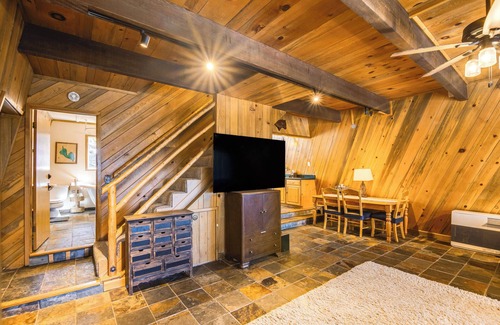 Lake Almanor Country Club Cabin | Woodsy Lake Almanor Cabin w/Community Perks!