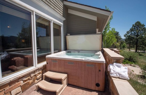 Stanley Hills Condo | Woodsy, lodge-style condo with stellar views of the Rockies!