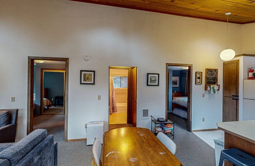 Oceanside Apartment | Woodsy retreat near the beach with WiFi, washer/dryer & gas fireplace