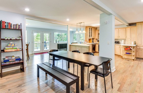 Dahlonega House | Woodsy Retreat w/Deck & Views in Dahlonega!