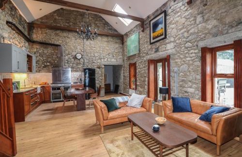 Tudenham House | Woodville Lodge