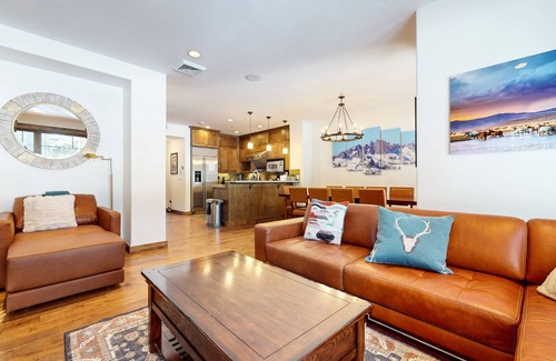 Woodwinds House | Woodwinds 1271 Spacious Mountain Modern Home with Private Hot Tub, Fireplace and Garage by RedAwning