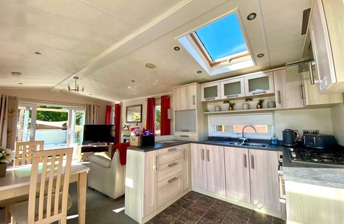 Morpeth House | Woodys Retreat, Hot Tub Holiday Home, Felmoor Park (dog friendly)