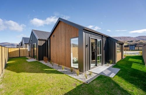 Lowburn House | Wooing Tree Beauty - Cromwell Holiday Home