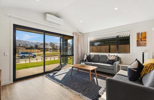 Lowburn House | Wooing Tree Beauty - Cromwell Holiday Home