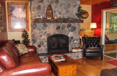 Thompsonville House | Woolly Bugger - A Cozy Cabin on the Betsie River
