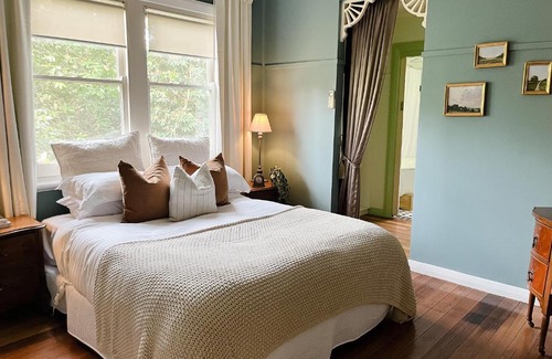 Olinda Bed & Breakfast | Woolrich Historic Garden Accommodation