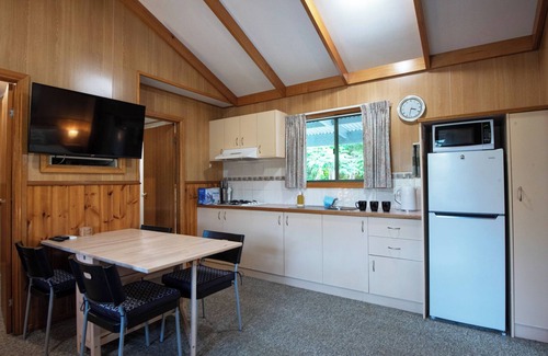 Beechworth Cottage | Woongarra Cottage - Tranquil Off-Grid Nature Escape in a Bush Setting