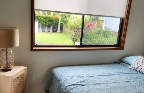 Woonona House | Woonona Beachside. 3 houses from Woonona Beach, opposite Park.