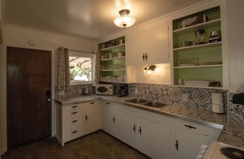 Tillamook House | Work away ready, dog friendly. Downtown Tillamook - Modern Vintage