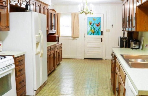 Downtown House | Work Crew Haven: Spacious Corporate Lodging