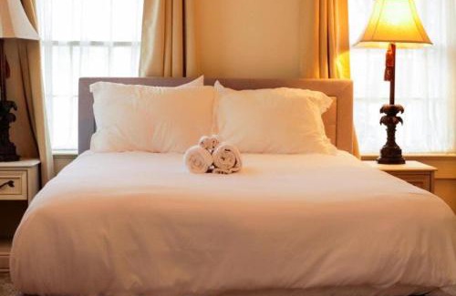 Downtown House | Work Crew Haven: Spacious Corporate Lodging