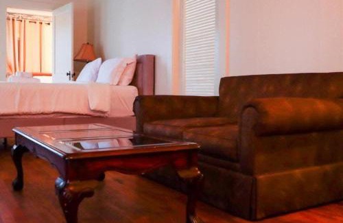 Downtown House | Work Crew Haven: Spacious Corporate Lodging