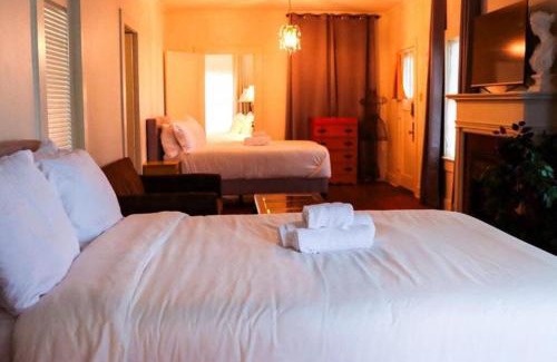 Downtown House | Work Crew Haven: Spacious Corporate Lodging