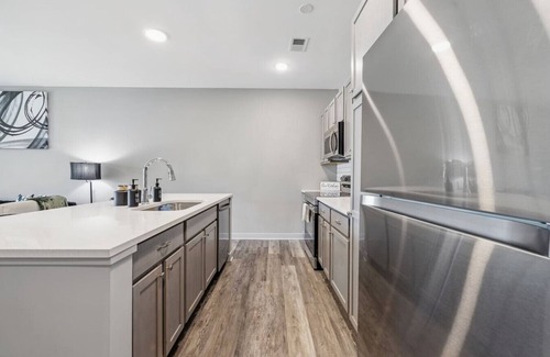 Whitestown Apartment | Work + Relax | Luxury Escape