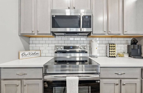 Whitestown Apartment | Work + Relax | Luxury Escape