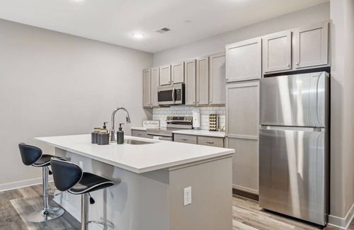 Whitestown Apartment | Work + Relax | Luxury Escape